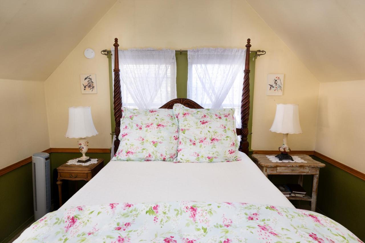 Gold Mountain Manor Bed & Breakfast Биг Беър Лейк Екстериор снимка