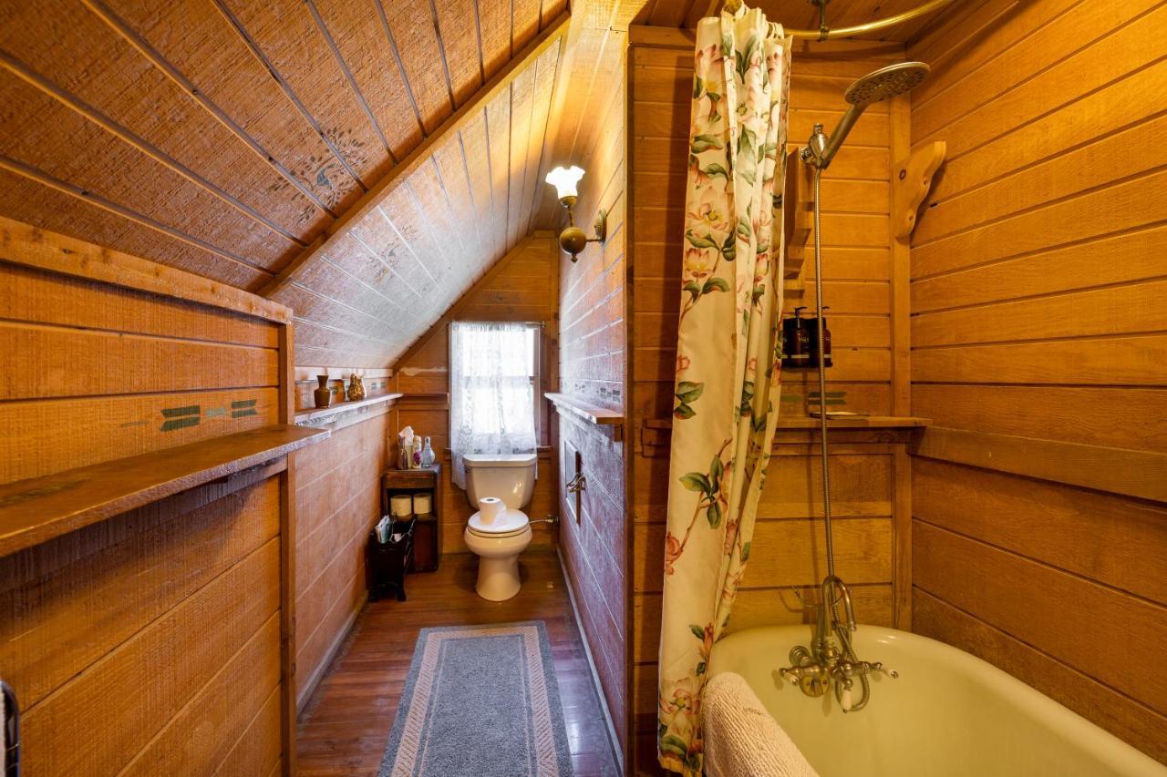 Gold Mountain Manor Bed & Breakfast Биг Беър Лейк Екстериор снимка