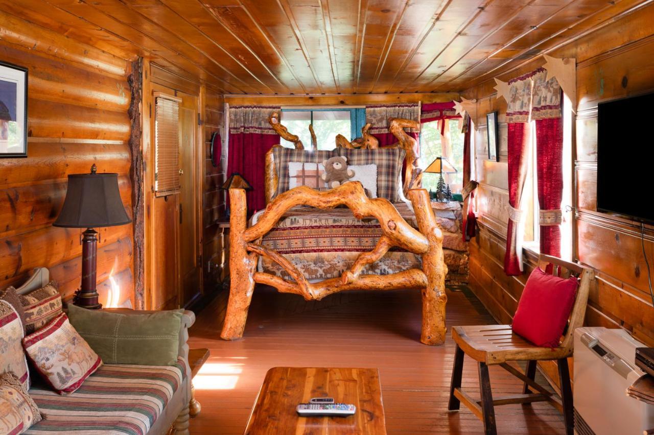 Gold Mountain Manor Bed & Breakfast Биг Беър Лейк Екстериор снимка