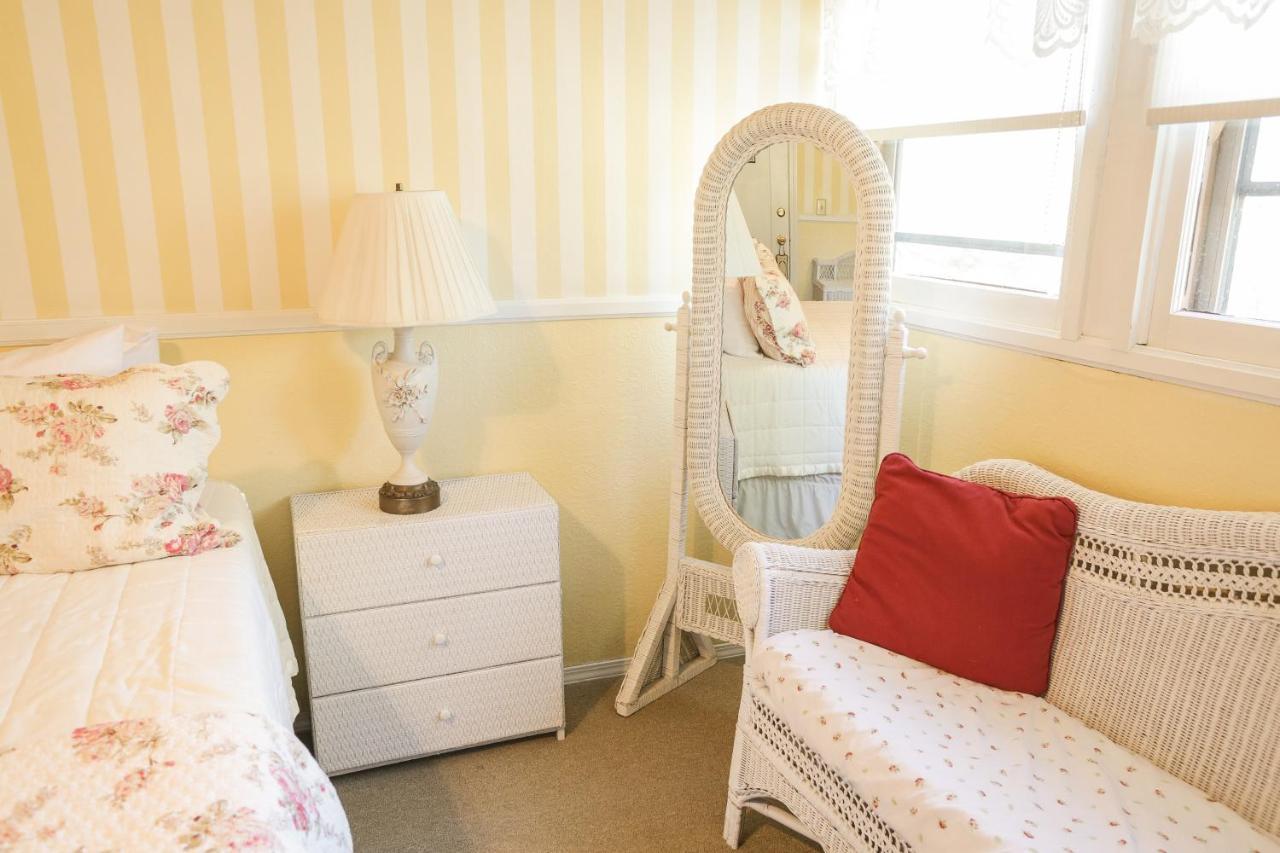 Gold Mountain Manor Bed & Breakfast Биг Беър Лейк Екстериор снимка