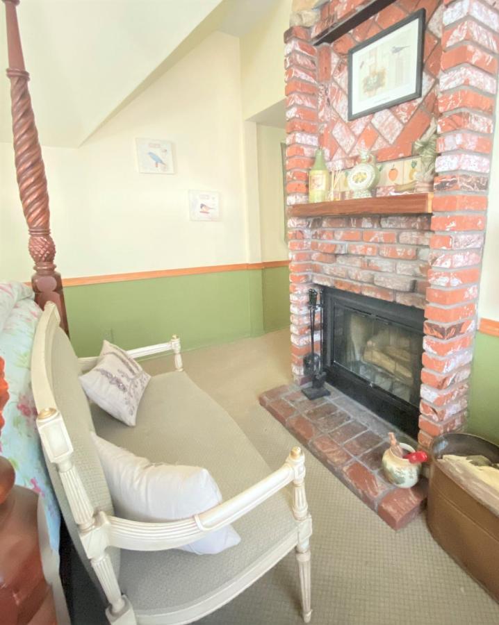 Gold Mountain Manor Bed & Breakfast Биг Беър Лейк Екстериор снимка